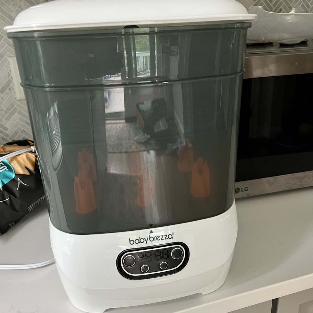 Baby Brezza bottle sterilizer and dryer
